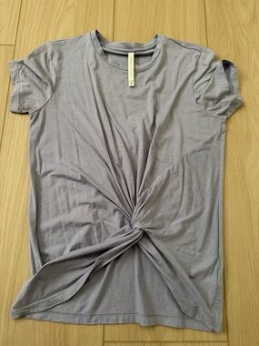 Babaton Lavender Twist-Front Short Sleeve Tee